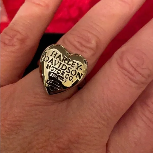 -women’s HD Heart Ring - Picture 2 of 3